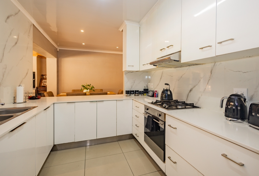 4 Bedroom Property for Sale in Table View Western Cape